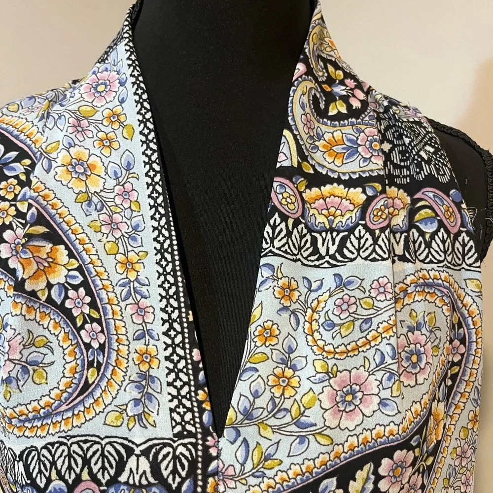 Floral & Ivy Paisley Print Sleeveless Blouse - Picture 4 of 8